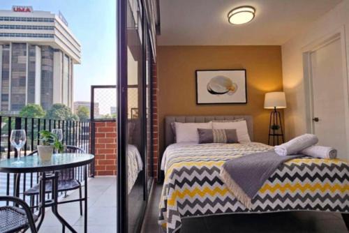 Zona 4 Apartment | Modern Torre Modra Apartment in Vibrant Zone 4