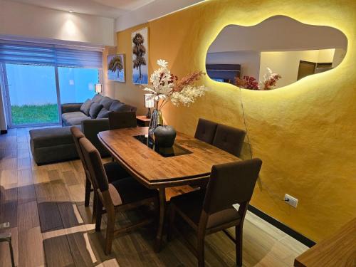 Zona 13 Apartment | Modern Torre Pamplona 102: Prime Location & Family-Friendly