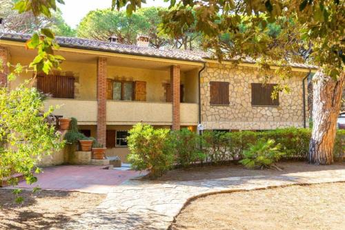 Saline Sadun Villa | Relax at Torre Saline: Beachfront Oasis with Pool Access