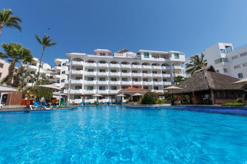 Rincon de Guayabitos Hotel | Experience Torreblanca Suites: Family-Friendly Getaway