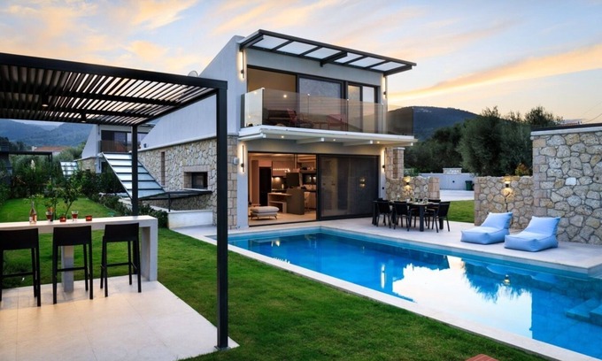 Lygia Villa | Inviting Torretta Villa with Pool and Spa for 8 Guests
