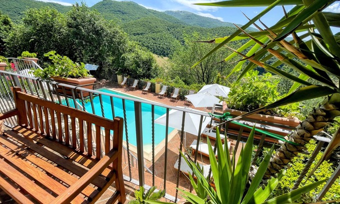 Strettura House | Torretta sleeps 5 with private verandah and garden overlooking pool - wifi