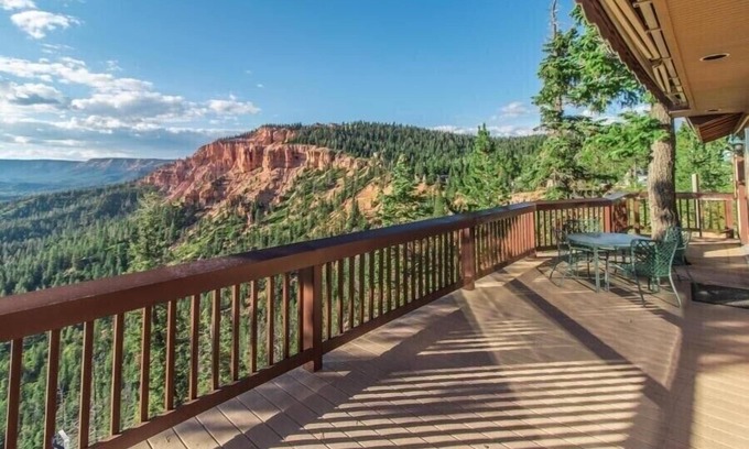 Duck Creek Village House | Premier Cabin Retreat at Zion View Mtn Estates - Pet Friendly