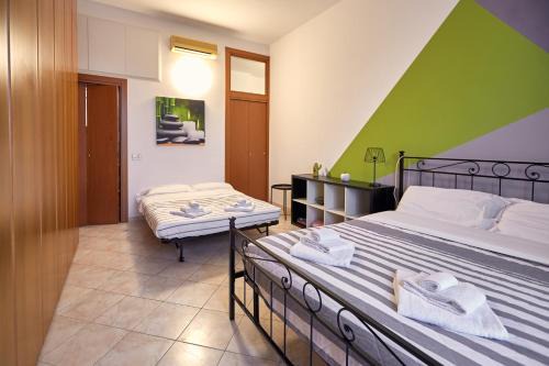 Zona Solari Apartment | Modern Tortona Design Flat - Family-Friendly Stay Awaits