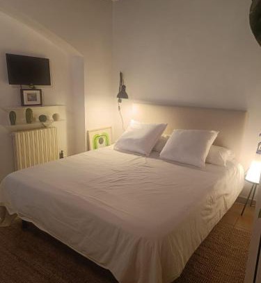 Porta Genova Apartment | Stylish Tortona Design Navigli Hotel in Milan