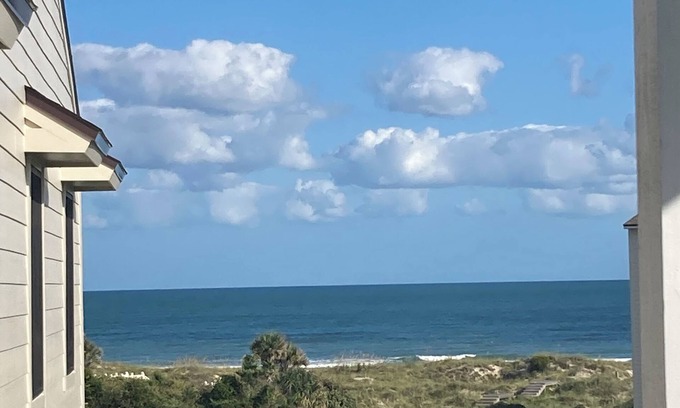 Emerald Isle Condo | Top-Rated Tortuga Oceanside Villa with Beachfront Views