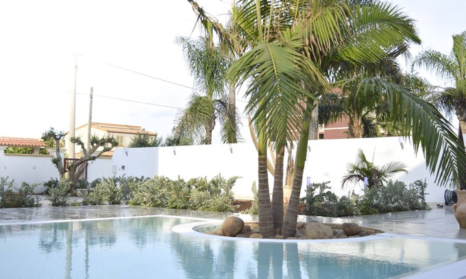 Mazara del Vallo Apartment | Relaxing Tortuga2 Apartment with Oceanfront Pool Access