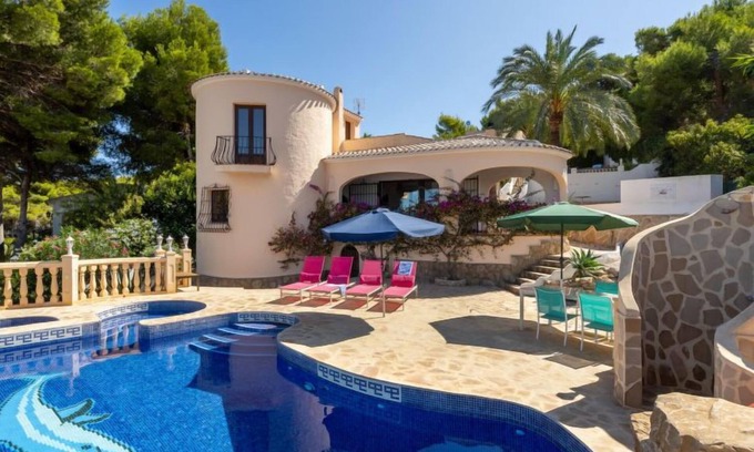 El Tosalet House | Relax at Toscamolino: Oceanfront Pool & Spa Retreat