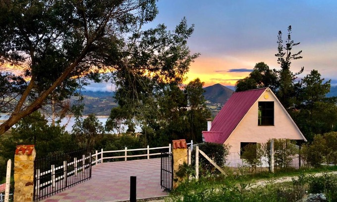 Guatavita Ski Chalet | Pet-Friendly Toscana: Guest Rated 9.6/10 for Family Stays