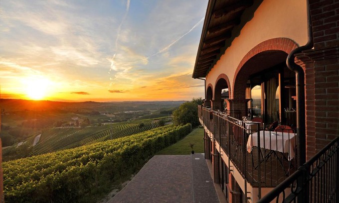 Serralunga d'Alba Hotel | Discover Tota Virginia Antico Podere: 4-Star Family Retreat