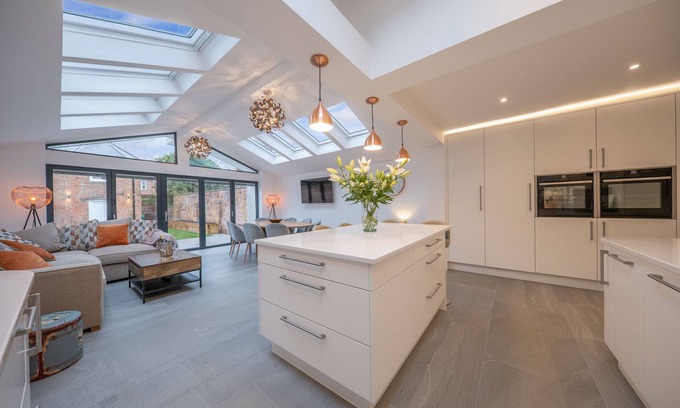 Stratford-upon-Avon House | Indulgent Retreat in Stratford upon Avon with Spa Access