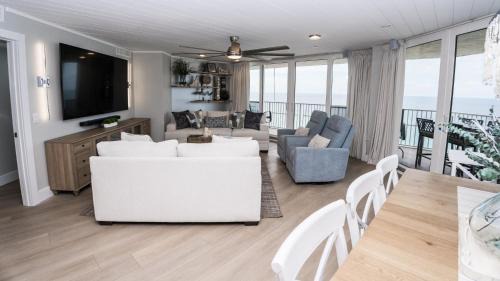 Gulf Lagoon Beach Apartment | Oceanfront 3BR Rental with Pools and Tiki Hut Oasis