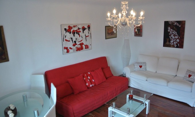 Favoriten Apartment | New Apartment in Central Location with WiFi and Pool Access