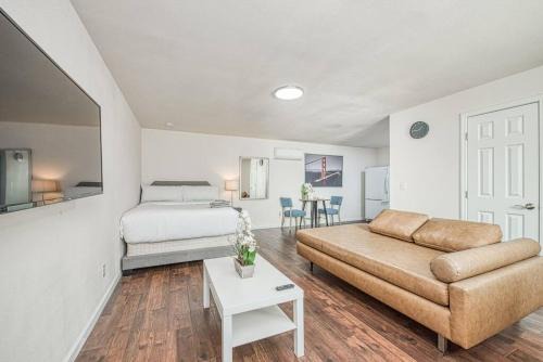 Fresno Apartment | Newly Designed Pet-Friendly Studio in North Fresno