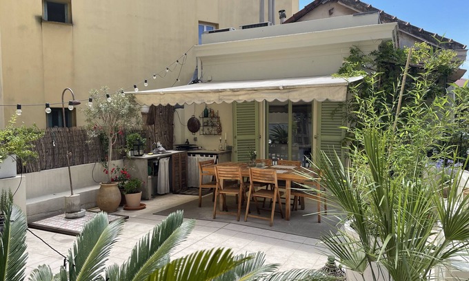 Jean-Medecin Apartment | Totally renovated Penthouse-with 50 sqm privat Terass in Nice Old center