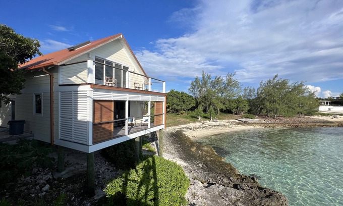 Savannah Sound Cottage | Unforgettable Touch of Class Cottage on the Caribbean Coast