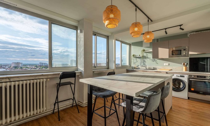 Minimes - Barriere de Paris Apartment | Toulouse 3 Bedrooms appartement Balcony + View, 10min metro & Train station