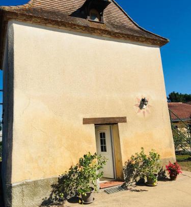 Saint-Etienne-de-Fougeres House | Tour atypique