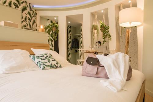 Trevoux Bed & Breakfast | Tour des étoiles, André Putman