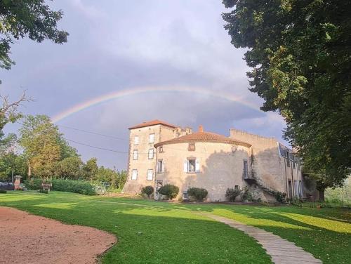 Le Cendre Apartment | Discover Tour du Château de Gondole: Pet & Child Friendly Stay