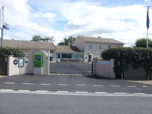 Lesparre-Medoc Hotel | Family-Friendly Stay at Tour Hôtel with Great Reviews