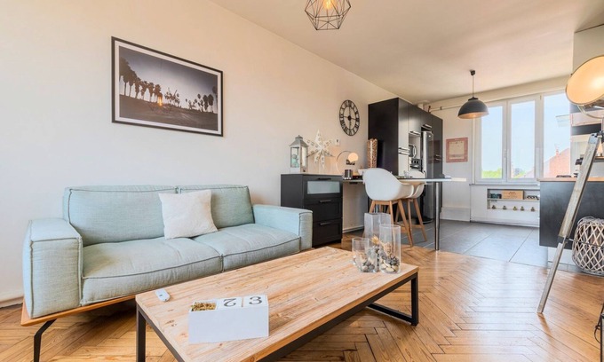 Tourcoing Apartment | Tourcoing - Unique 2-Person Flat with Spa & Breakfast