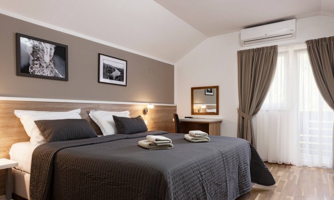 Ostarski Stanovi Bed & Breakfast | Explore Comfort at Tourist Center Marko with Pool & Kitchen