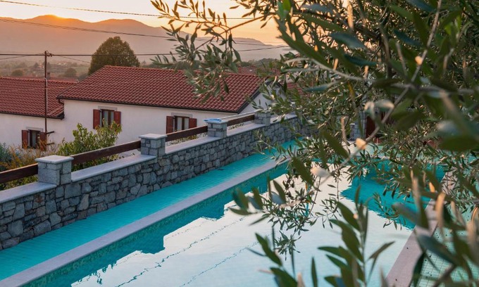 Tomaj House | Scenic Tourist Farm Škerlj: Oceanfront Getaway Awaits