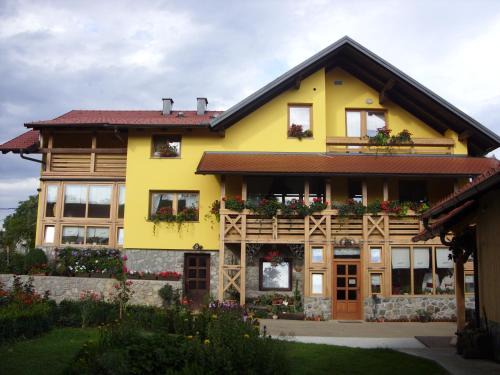 Semic House | Relax at Tourist Farm Ob izviru Krupe – Rated 9.4/10!
