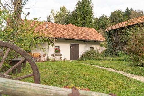 Tisina Apartment | Family-Friendly Tourist Farm Ranč Velka with Pool & Hot Tub