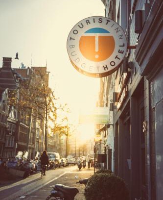 Burgwallen Nieuwe Zijde Hotel | Budget-Friendly Tourist Inn with Breakfast & Family Options