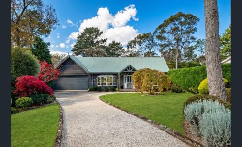 Wentworth Falls House | Outstanding Tourmaline: Family-Friendly with Perfect Reviews