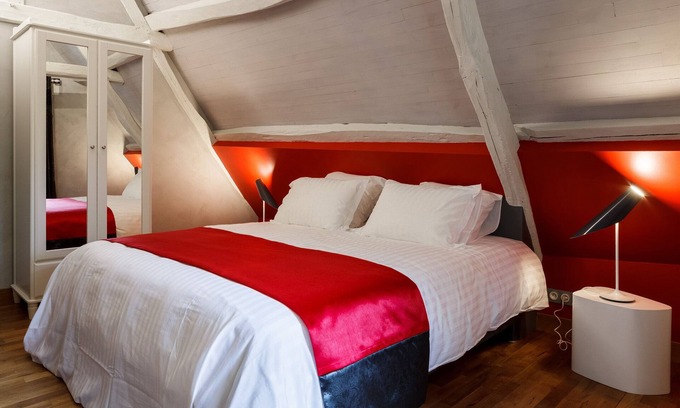 Joue-les-Tours Cottage | Ideal Retreat: TOURS Longére for 14 near City Center