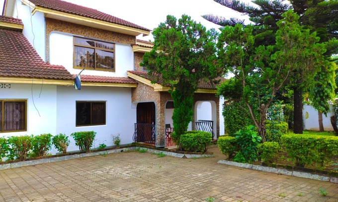 Arusha House | Explore Kunta Safaris & Treks House with Amazing Amenities