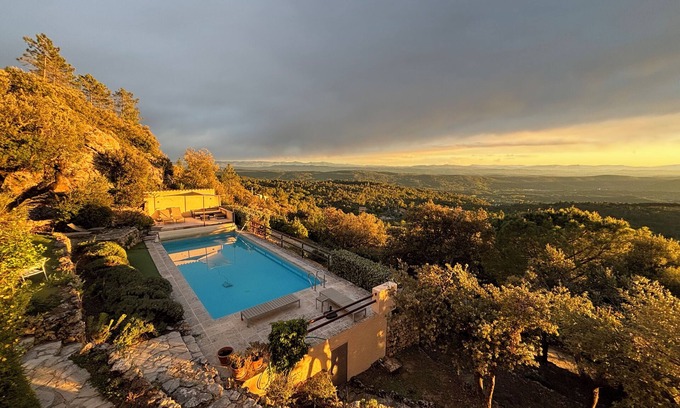 Tourtour Villa | Discover Tourtour: Breathtaking Views & Outdoor Spa Retreat