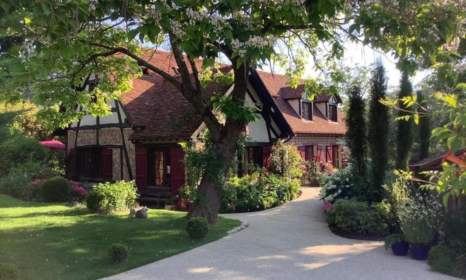 Veneux-les-Sablons Bed & Breakfast | Cozy Ocean View Escape at Toute Une Histoire