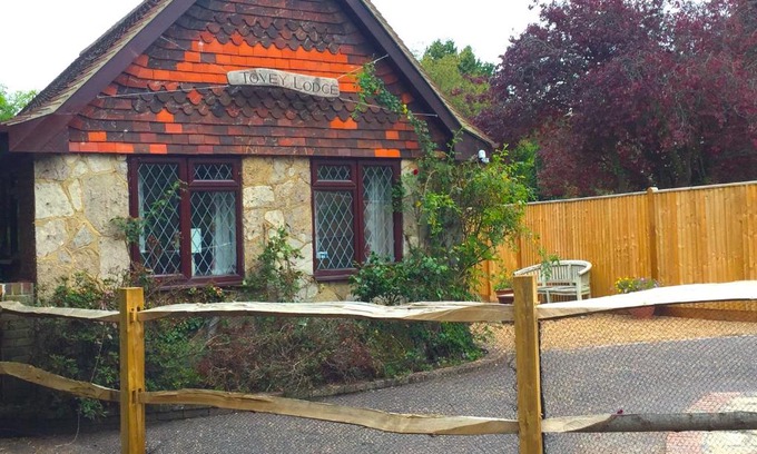 Clayton House | Discover Tovey Lodge: Family-Friendly & Pet Welcoming Stay