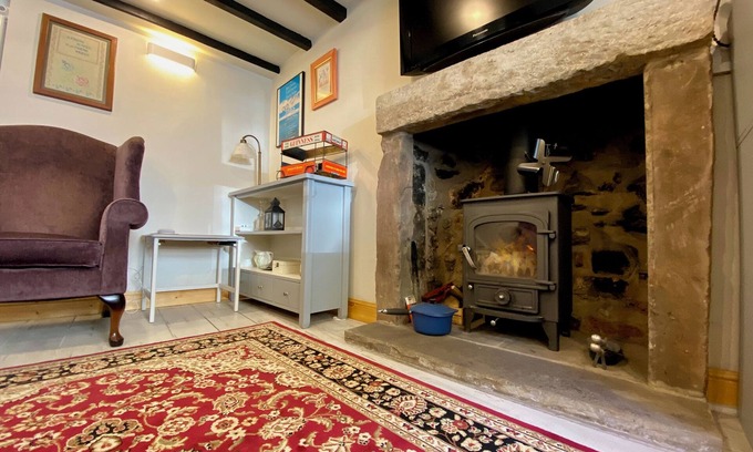 Bonsall Cottage | Experience T’owd Man’s: A Bijou Cottage Retreat