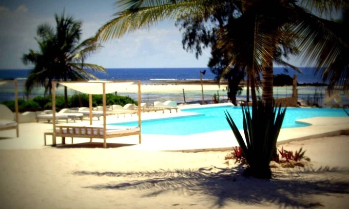 Watamu Apartment | Beachfront Tower Apartment Watamu with Pool & Spa Access