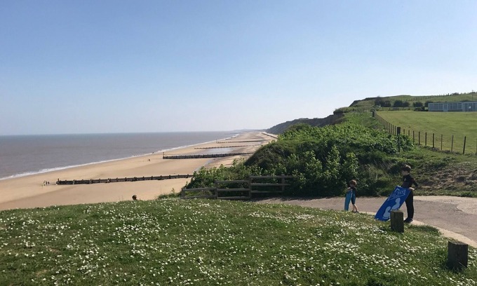 Mundesley House | Tower House: Award-Winning Family Haven by Sandy Beach