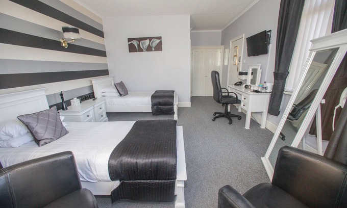 Pontefract House | Elegant Tower House Executive Guest House with Breakfast