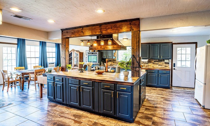 Valley View Bed & Breakfast | Discover Towering Oaks Event & Retreat Center: Family-Friendly Escape