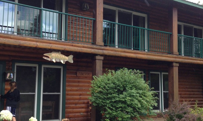 Birchwood Cabin | Family-Friendly Cabin with Kitchen – Rated 10/10 by Guests
