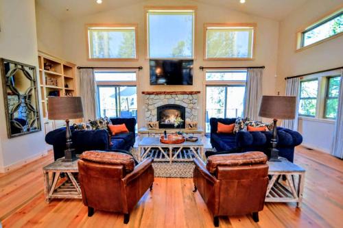 Arnold House | Experience Towering Pines Lodge: Family-Friendly Retreat