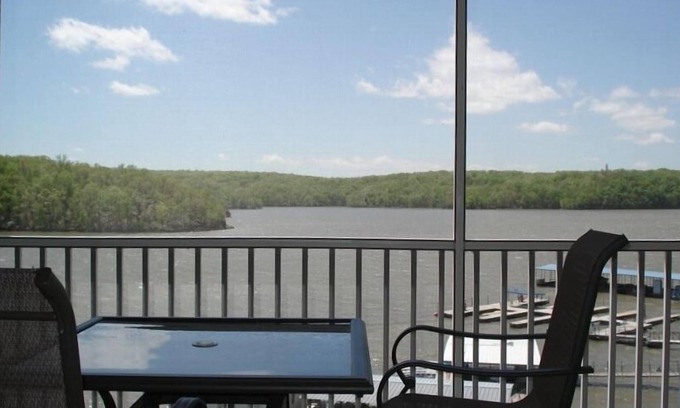 Osage Beach Condo | Top-Rated Towers Hotel: Indoor Pool & Stunning Views