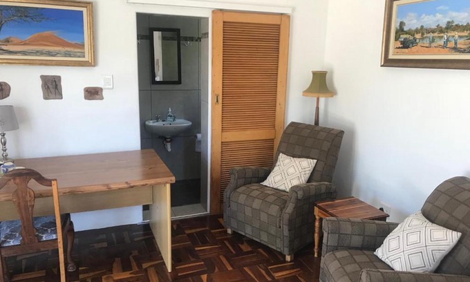 Ladismith House | Top-Rated Towerzicht Guest House with Family-Friendly Perks