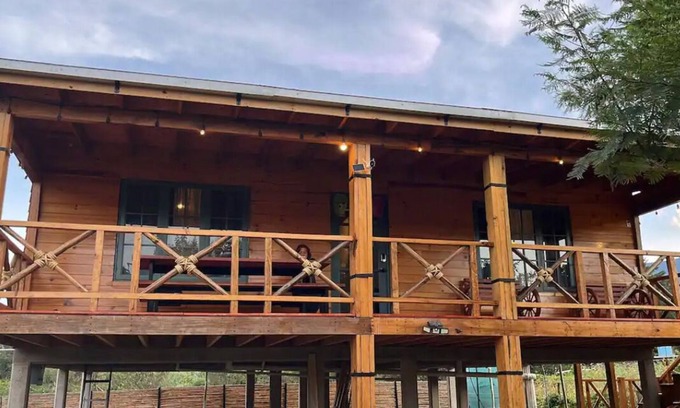 Agencia Municipal Santa Cruz Cabin | Discover the Town Cabin Nestled in Scenic Foothills