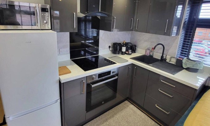 Newbury Apartment | Modern Self-Contained 1 Bed Apartment in Town Centre