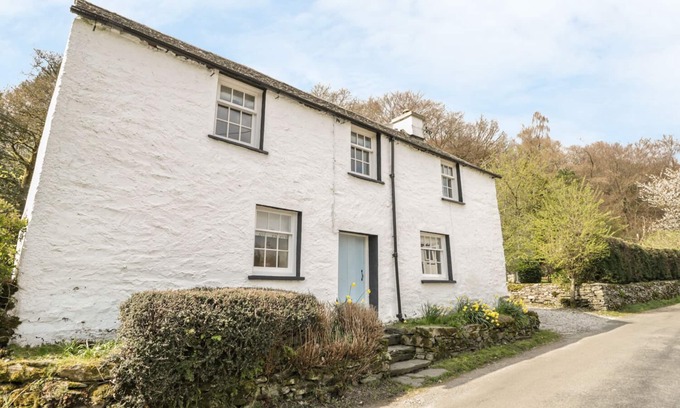 Penny Bridge Cottage | Family-Friendly Town End Farmhouse with Cozy Open Fire