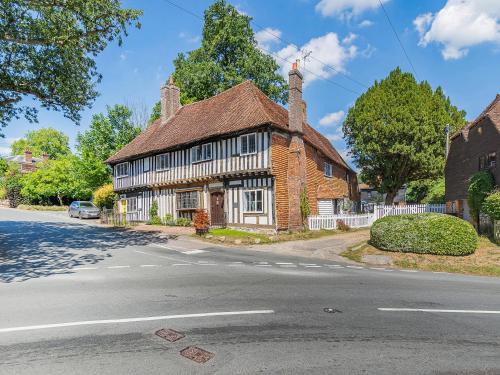 Tonbridge House | Town Farm House - Uk50144